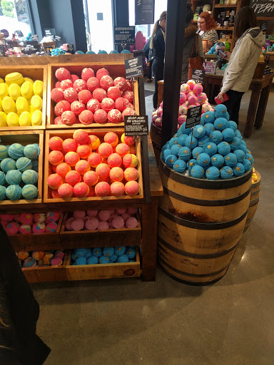 Cosmetics Store «Lush», reviews and photos, 708 NW 23rd Ave, Portland, OR 97210, USA