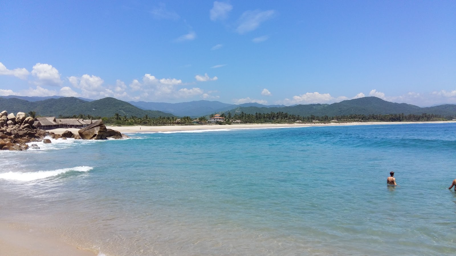 Foto av Playa Roca Blanca med lång rak strand