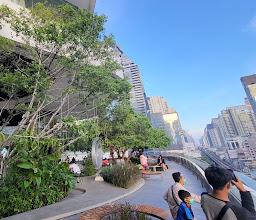 EmQuartier photo