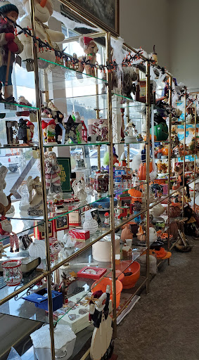 Thrift Store «Nifty Thrifty Thrift Store», reviews and photos, 826 W Railroad Ave, Shelton, WA 98584, USA
