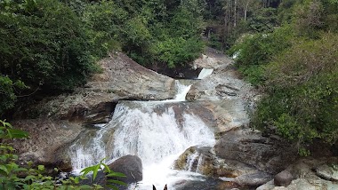 Lata Bujang Waterfall