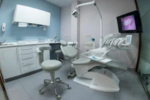 Dental Clinic Dra Lecuna Fourcade | Ortodoncia | Urgencias dentales | Implantes dentales image