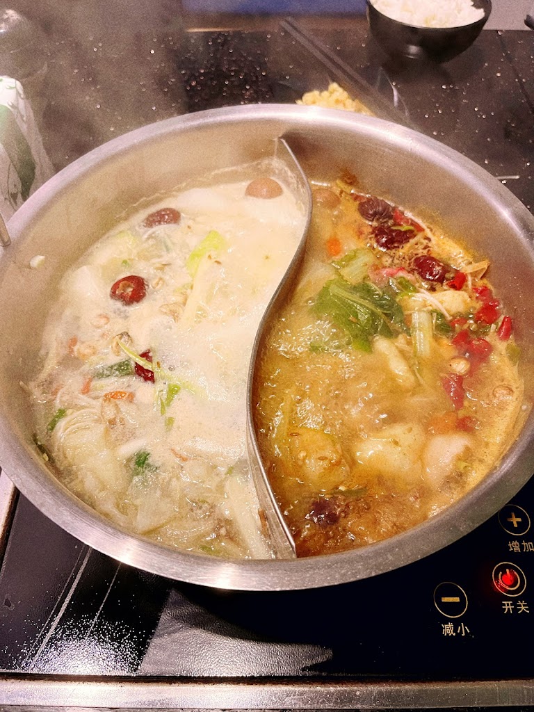 小蒙牛頂級麻辣養生鍋（烤）板橋府中店 的照片