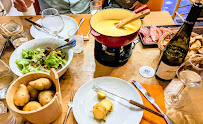 Raclette du Restaurant servant de la raclette Les Marmottes à Paris - n°4