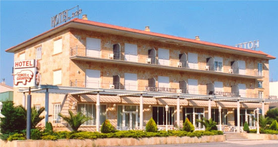 Hotel Toros de Guisando Travesía del, P.º de Recoletos, 53, 05270 El Tiemblo, Ávila, España