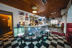 Mo's Diner & Lounge image