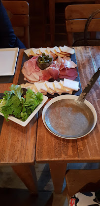 Raclette du Restaurant CHALET REGAIN LES ROUSSES - n°14