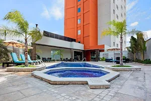 LQ Hotel by Wyndham Tegucigalpa image