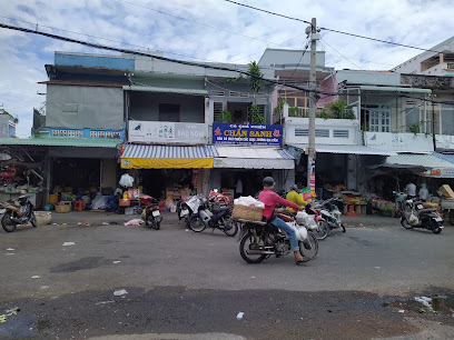 Chợ Nguyễn Thoại Hầu