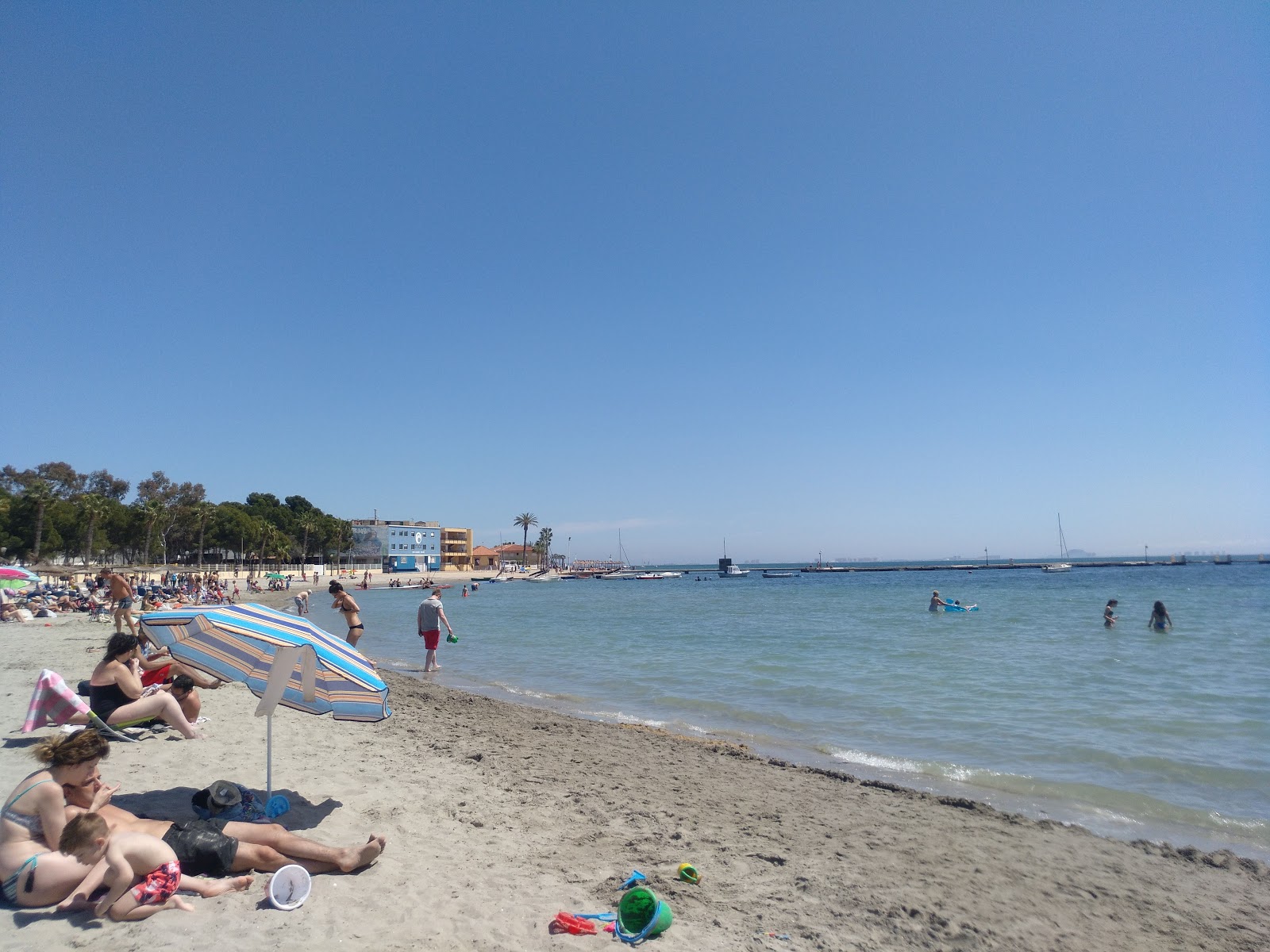 Foto de Los Alcázares Playa con agua azul superficie