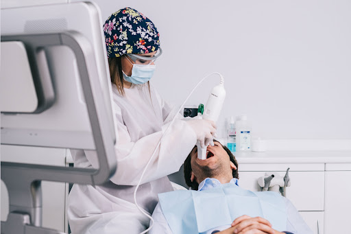 Clínica Dental Sanzmar dentista en Argüelles