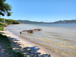 Foto di Praia do Sambaqui da Ponta das Almas con molto pulita livello di pulizia