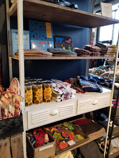 Clothing Store «Planet Access Company Store», reviews and photos, 4727 N Lincoln Ave, Chicago, IL 60625, USA