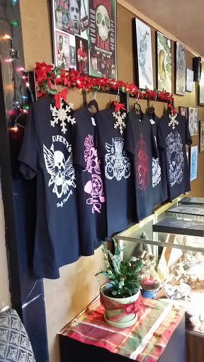 Tattoo Shop «Ink Daddy Tattoo and Body Piercing», reviews and photos, 3535 Commercial St SE, Salem, OR 97302, USA