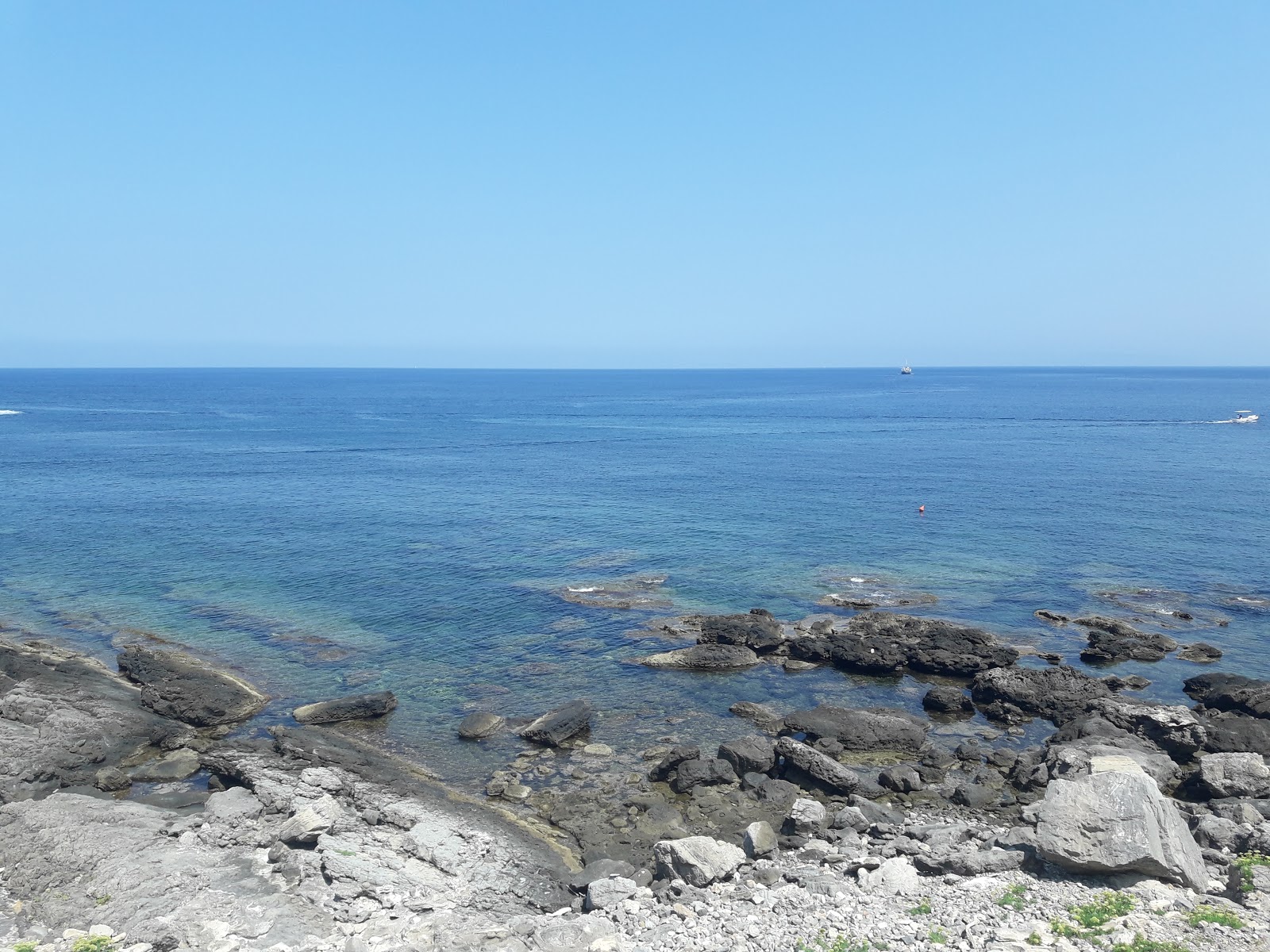 Foto von Spiaggia de Rotolo wilde gegend