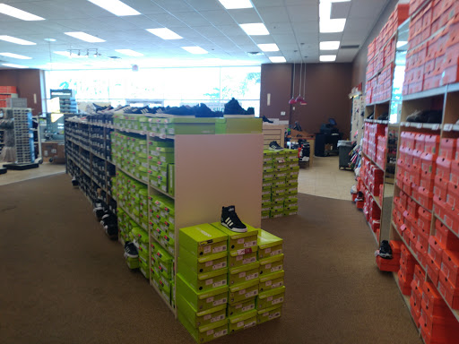 Shoe Store «Famous Footwear», reviews and photos, 519 SW Pine Island Rd, Cape Coral, FL 33991, USA