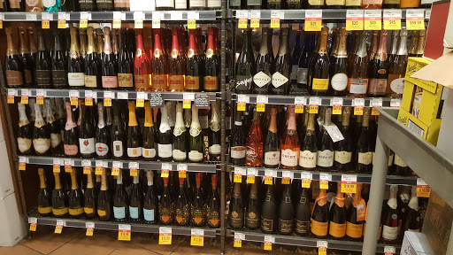 Gourmet Grocery Store «Metropolitan Market», reviews and photos, 2320 42nd Ave SW, Seattle, WA 98116, USA