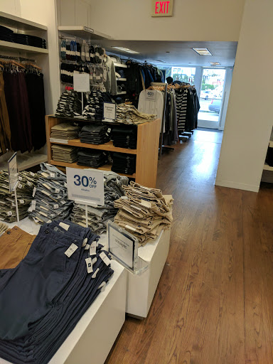 Clothing Store «Gap», reviews and photos, 1294 Burlingame Ave, Burlingame, CA 94010, USA