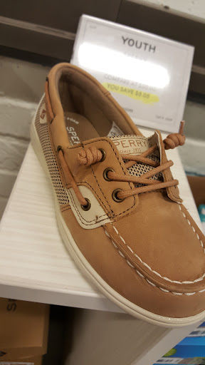 Shoe Store «DSW Designer Shoe Warehouse», reviews and photos, 7321 Lake St, River Forest, IL 60305, USA