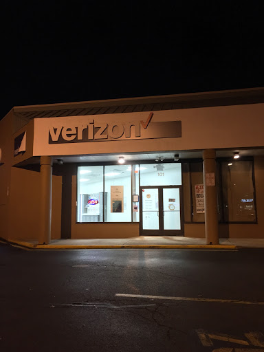 Cell Phone Store «Verizon Authorized Retailer - A Wireless», reviews and photos, 1 Rte 37 W #101, Toms River, NJ 08753, USA