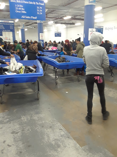 Thrift Store «Goodwill Industries Outlet Store & Donation Center», reviews and photos, 47-47 Van Dam St, Queens, NY 11101, USA