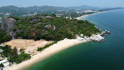 Foto von Sai Noi Beach mit geräumige küstenlinie