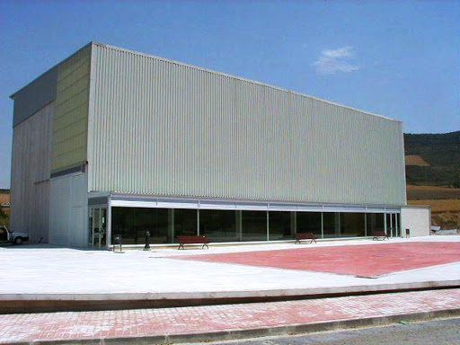 Frontón Ricardo Valencia en Salinas de Ibargoiti, Navarra