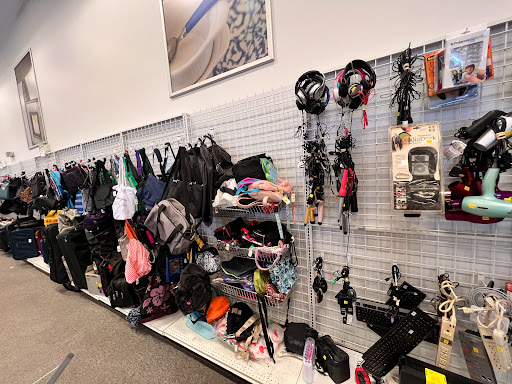 Thrift Store «Goodwill Retail Store & Donation Center», reviews and photos, 2950 Dale Blvd, Dale City, VA 22193, USA