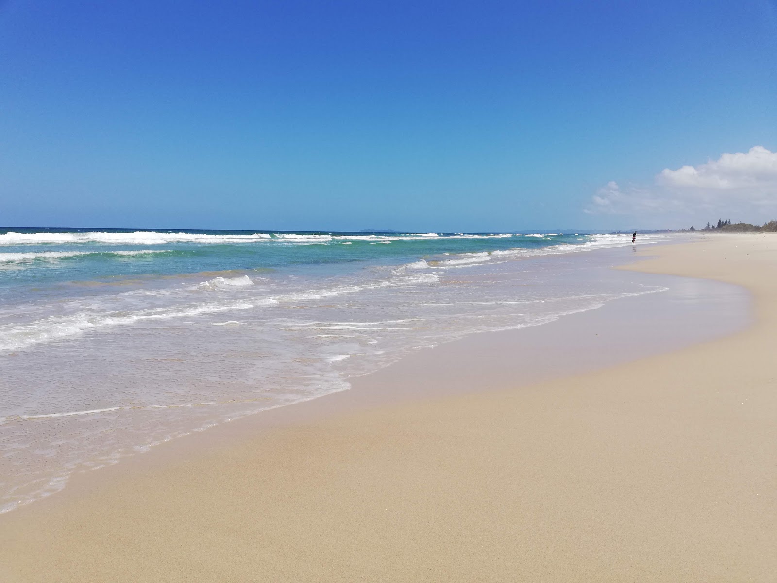 Fotografija South Golden Beach z svetel pesek površino