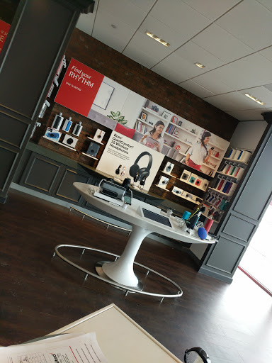 Cell Phone Store «Verizon», reviews and photos, 61 Orange Plaza Ln, Middletown, NY 10940, USA