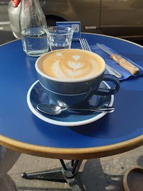 Latte du Restaurant servant le petit-déjeuner Kozy Bosquet à Paris - n°11