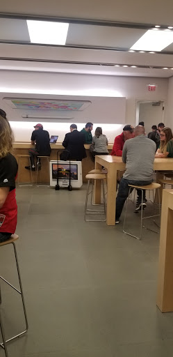 Computer Store «Apple Freehold Raceway Mall», reviews and photos, 3710 Route 9 South, Freehold, NJ 07728, USA