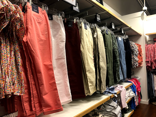 Clothing Store «Gap», reviews and photos, 18511 Outlet Blvd, Chesterfield, MO 63005, USA