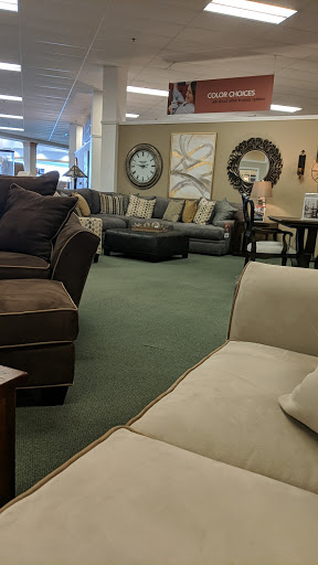 Furniture Store «Raymour & Flanigan Furniture and Mattress Store», reviews and photos, 50 Hale Rd, Manchester, CT 06040, USA