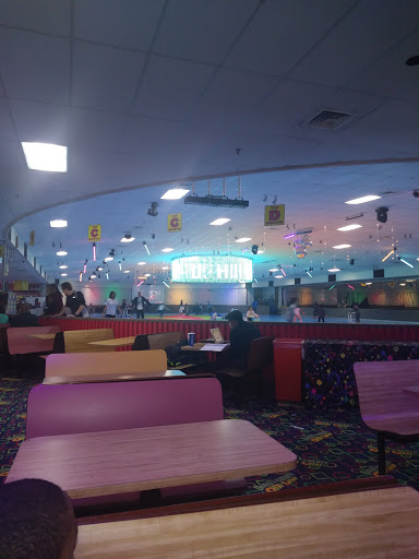 Roller Skating Rink «Bonaventure Always Family Friendly Skating Center And Birthday Parties», reviews and photos, 24505 Halsted Rd, Farmington Hills, MI 48335, USA