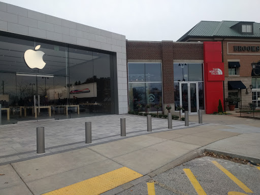 Computer Store «Apple Eton», reviews and photos, 28849 Chagrin Blvd, Woodmere, OH 44122, USA