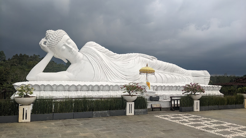 Patung Buddha Tidur Pupuan Tabanan