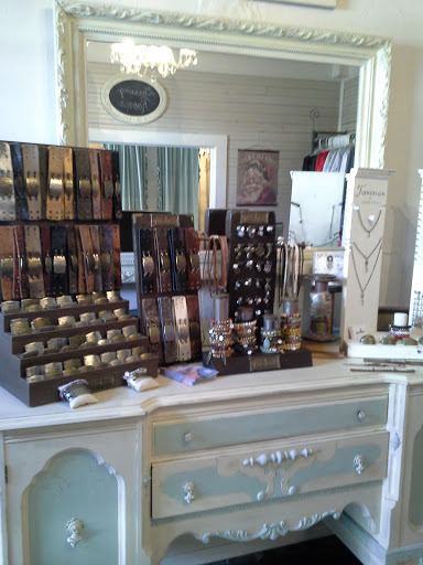 Boutique «High Cotton Vintage Home Furnishings», reviews and photos, 213 N Spring St, Manchester, TN 37355, USA