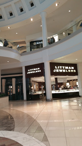 Shopping Mall «Menlo Park Mall», reviews and photos, 55 Parsonage Rd, Edison, NJ 08837, USA