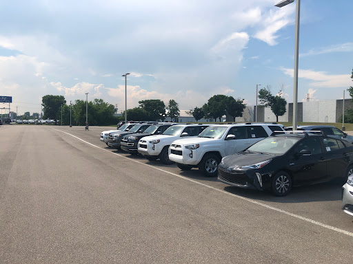 Toyota Dealer «Voss Toyota», reviews and photos, 2110 Heller Dr, Dayton, OH 45434, USA