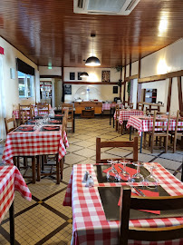 Atmosphère du Restaurant français La Table des Darons à Salles - n°4