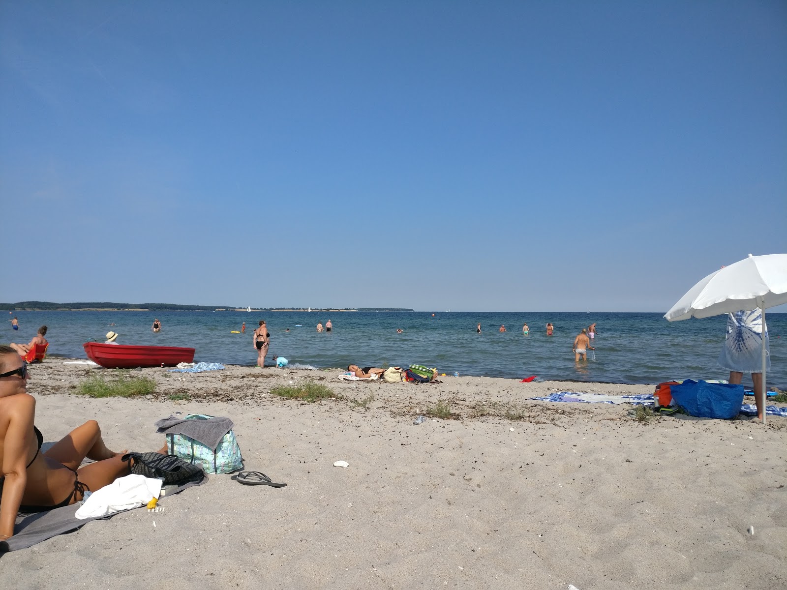 Photo of Kerteminde Beach with partly clean level of cleanliness