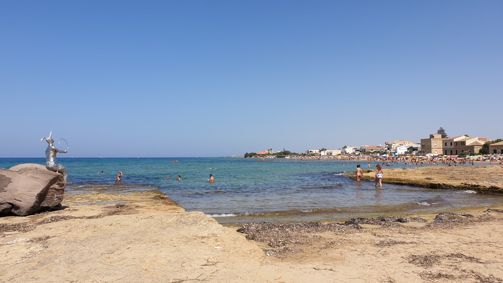 Foto de Spiaggia di Montalbano - lugar popular entre os apreciadores de relaxamento