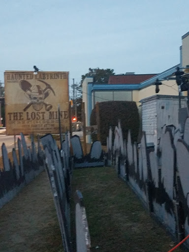 Haunted House «Haunted Labyrinth», reviews and photos, 804 Dyer Ave, Cranston, RI 02920, USA