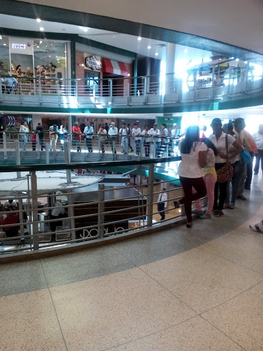 Shopping centres open on Sundays in Valencia