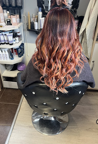 Comentarii opinii despre Maléna Női - Férfi Fodrászat