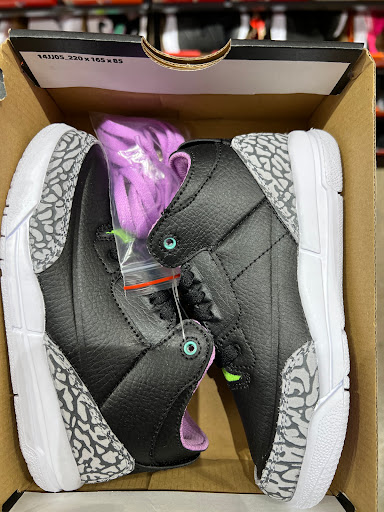 Sporting Goods Store «Nike Factory Store», reviews and photos, 8510 S Cottage Grove Ave, Chicago, IL 60619, USA