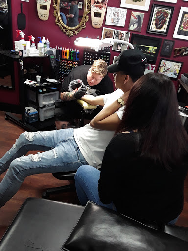 Body Piercing Shop «Scarlets Web Tattoo Boutique», reviews and photos, 6330 Spencer Hwy, Pasadena, TX 77505, USA