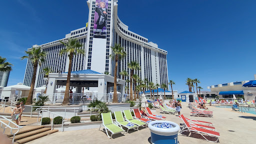 Westgate Las Vegas Resort and Casino (Free Parking)