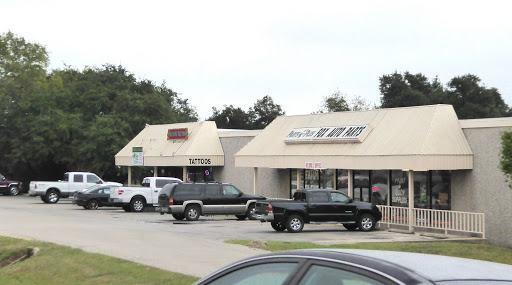 Tattoo Shop «One Love Tattoos», reviews and photos, 903 N Austin Ave, Georgetown, TX 78626, USA